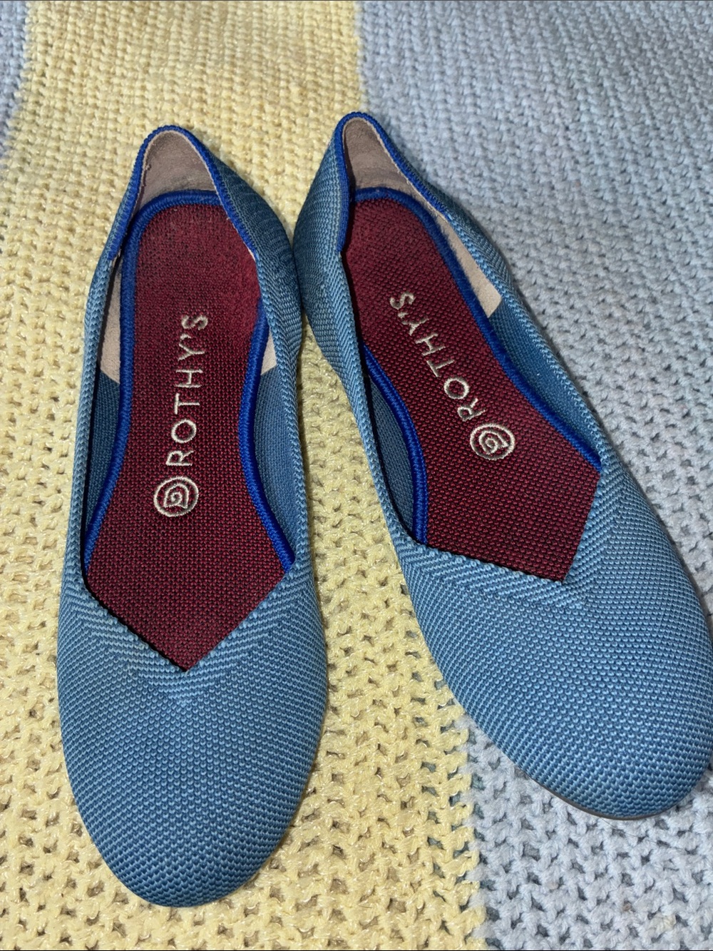 ROTHY’S EUC Women’s Light Blue Knit Slip-On Flats With Burgundy Insole, Size 7.5 - Picture 10 of 10